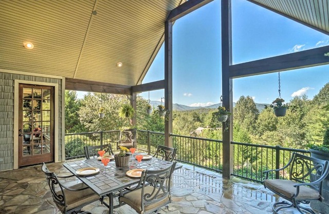 Upscale Mountain Escape with View, 10 Mi to Dwtn!