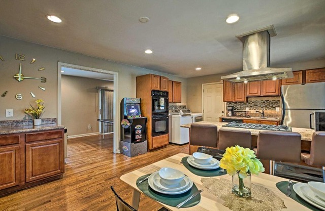 Urban Oasis with Game Room, 6 Miles to Downtown ATL