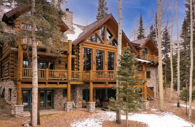 Ute Lodge in the heart of Mountain Village