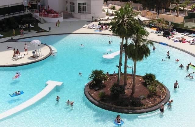 VACANZA COMPLEX(Levante Beach) Apartment on a luxury complex.