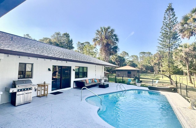 Vacation guest pool home