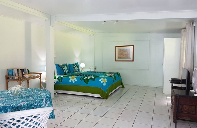Vaka Beach Cottage with A/C, unlimited wifi,