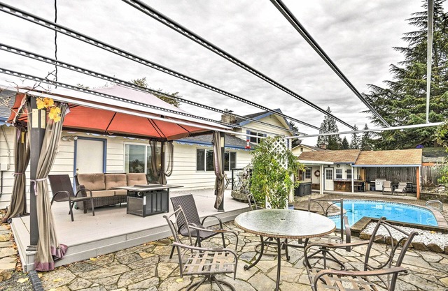 Vancouver Home w/Hot Tub < 15 Mi to Portland!