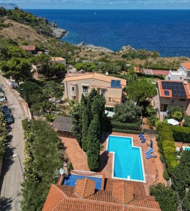 VFH Villa Cala del Cuore con piscina, 50 m dal mare