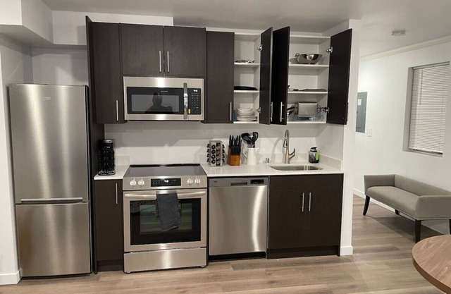 View-W/D-Queen-SmartTV-FastWIFI