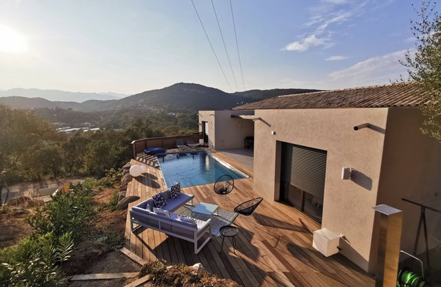 Villa, 10 persons, with swimming pool near the sea: casa di arasu