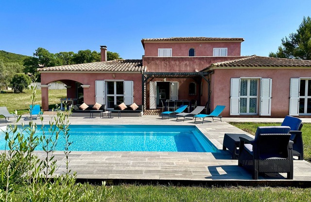 VILLA 5 rooms air-conditioned 10 pers Swimming pool 15 mn Santa Giulia and Palombaggia