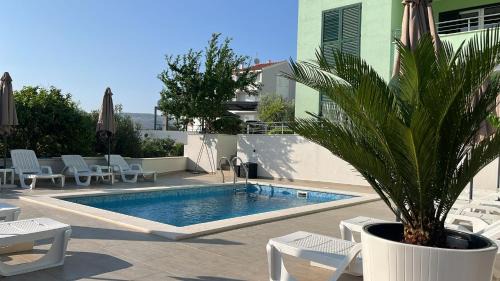 Villa Amaris - Apartments with sea view & heated swimming pool at Čiovo