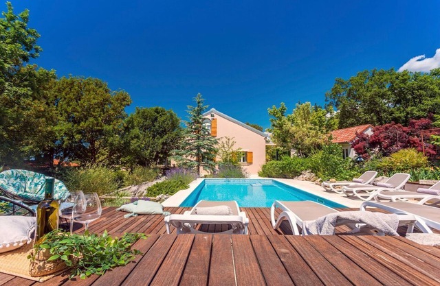 Villa Bonjo - Two Bedroom Villa, Sleeps 6