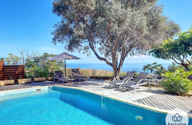 Villa Cadentia* – 3 bedrooms with swimming pool and sea view – Saint-Gilles les Hauts