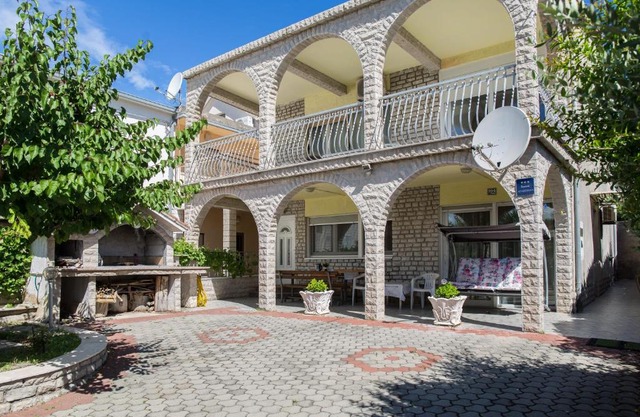 Villa Curic