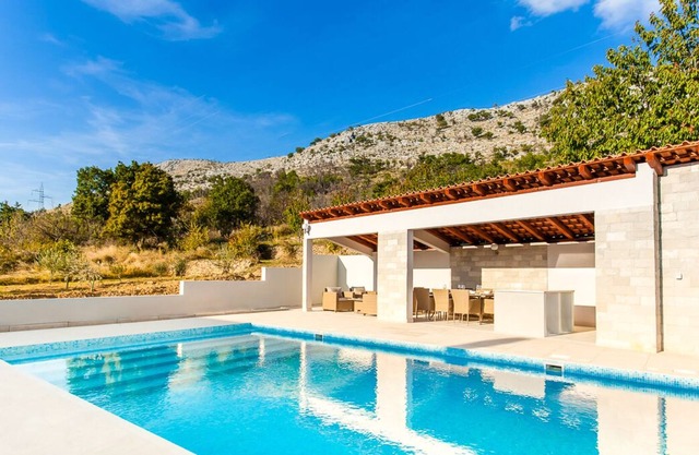 Villa Daminar - Three Bedroom Villa, Sleeps 8