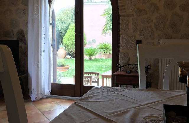 "Villa Eleon" traditional stone houses