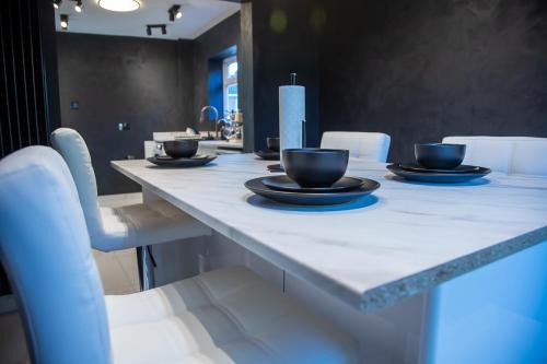 Villa Emma - Modern Bungalow with EV Point, Free Parking & Workspace