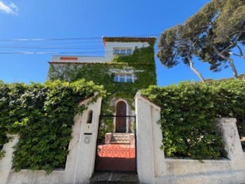 Villa exceptionnelle 8 couchages Cap d'Antibes en front de mer - FR-1-789-9