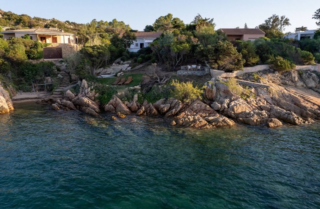 Villa Fannia, with direct beach access and private garden by the sea