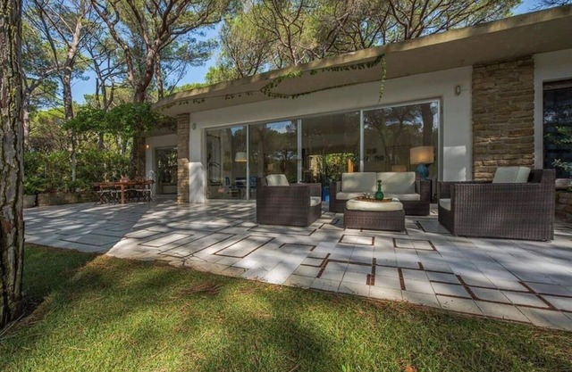 Villa in Roccamare with 5 bedrooms sleeps 10