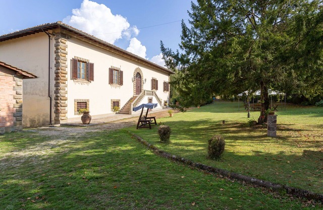 Villa in Vicchio with 10 bedrooms sleeps 20