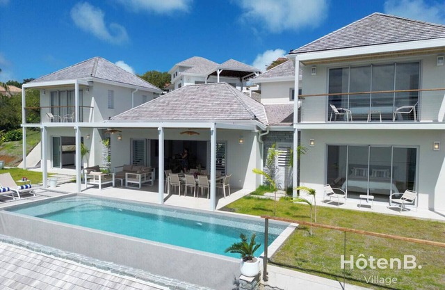 Villa Jamming 5* – Tropical Luxury, Infinity Pool & Private Dock