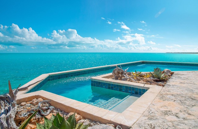 Villa Kendara~BOOK 12/13-20~BeachFront~Private~Gated~GuestHouse~Panoramic View