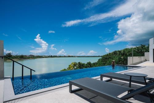 Villa M BAYFRONT YONAHA -Pool&Sauna Retreat-