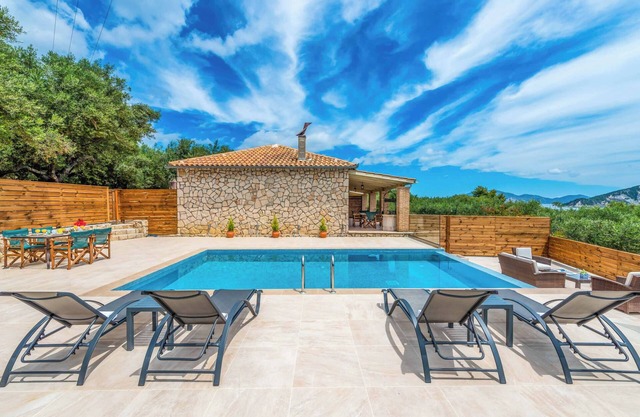 Villa Marathias - Two Bedroom Villa, Sleeps 4