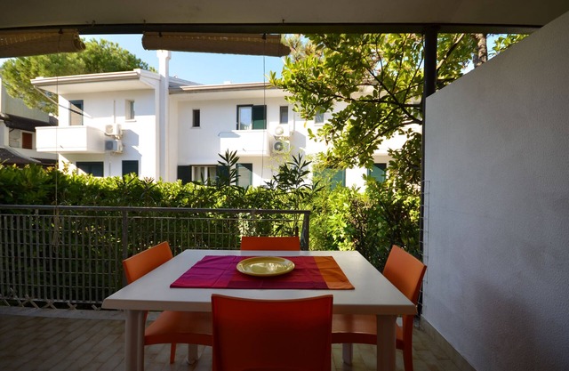 Villa mit Klimaanlage und Balkon