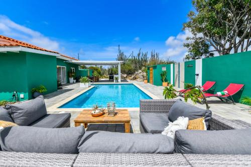Villa Mokomo Private Pool Retreat Aruba with outdoor kitchen