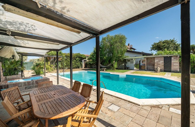 Villa 'Noemi' with Shared Pool, Wi-Fi and Air Conditioning