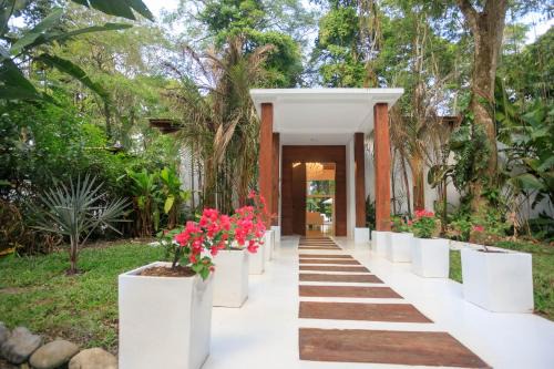 Villa Paparazzi - Private Beachfront Villa