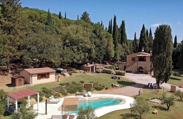 Villa 'Podere Cafaggio' with Private Pool, Private Terrace and Air Conditioning