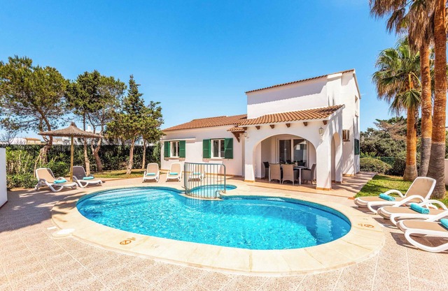 Villa Raquel Blanes - Six Bedroom Villa, Sleeps 8