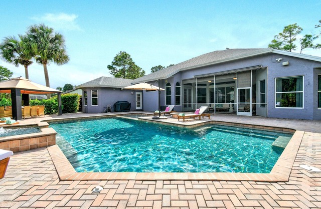 Villa Sobrinas - Luxury 4BR Villa: Pool, Spa, Fire Pit, Pond View, RV Parking, Sleeps 10