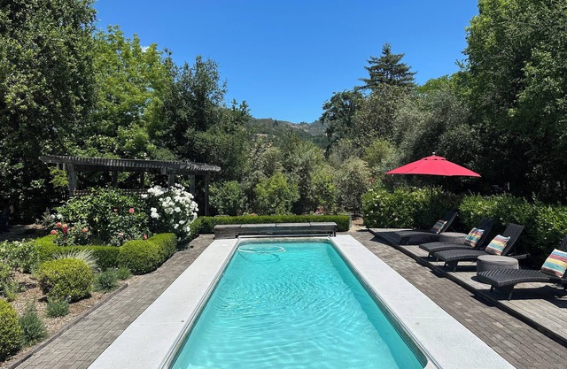 Villa Ticino wine country vineyard estate - pool, spa, bocce + walk to wineries