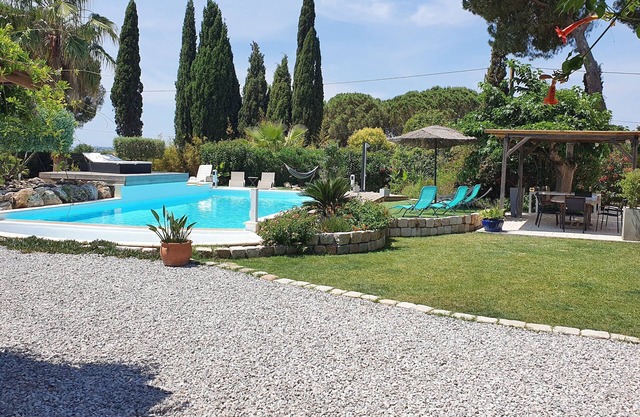 Villa with Pool, Spa, Petanque & 5000m² park, for dream vacations