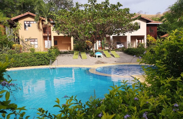 Villa with swimming pool in condominium tranquilo, para familias y cerca de las playas