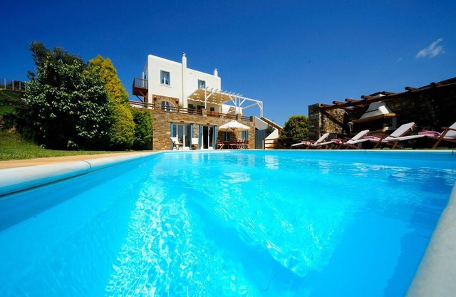 Villa with view of the water