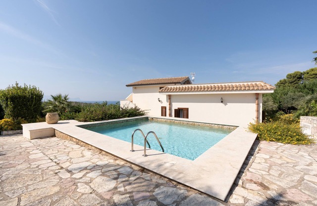 Villa 'Zagara' with pool, garden, terrace and Wi-Fi