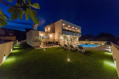 Villa Zlatne NiTi with heated pool