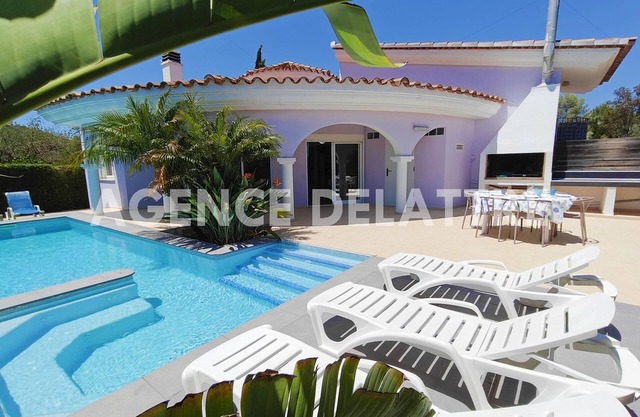 Villas with swimming pool and private Jacuzzi, 2 bedrooms, barbecue, Wifi