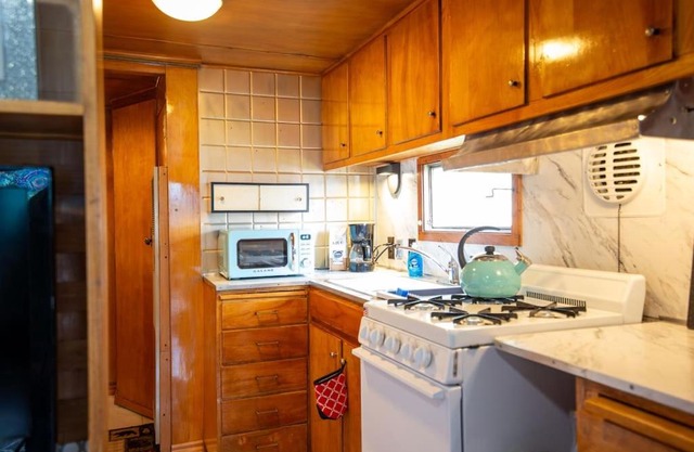 Vintage Trailer - Cute Spot for Budget Travelers