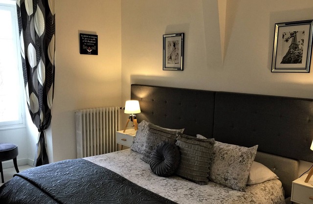 Vue du Château d'Excideuil Studio Appartement