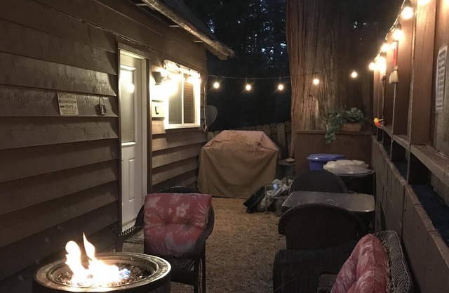 Walk to Arrowhead Village/Propane Fire Pit/BBQ Grill/Large kitchen