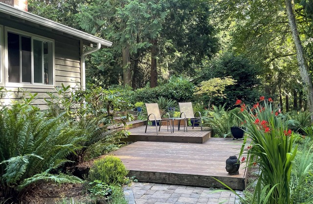 Walk to Beach + Village: Bainbridge Island Gem!