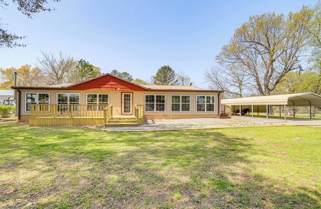 Walk to Beach: Eufaula 'Fisherman’s Delight' Home