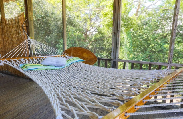 Walk to Beach. Timeless Sullivan's Island Family Home. Dog Friendly. 30 DAYS MINIMUM RENTAL!