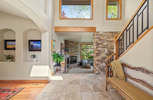 WALK TO BROADMOOR/Meeting space galore