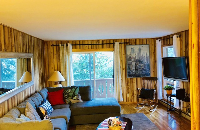 Walk to Hunter Mtn. Condo, Pvt Deck a 2 Bedroom 2 Bath with Sauna.