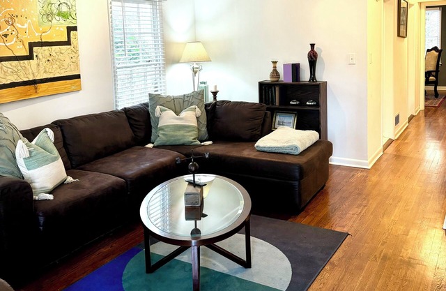 Walk to Piedmont Park, Townhouse Sleeps 6, Fire Pit , Parking