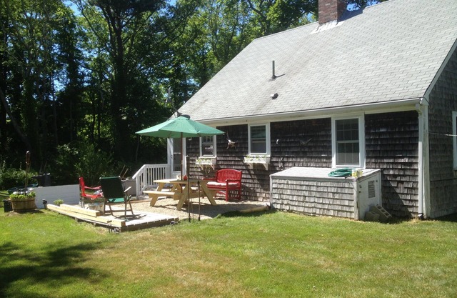 Walk to the beach and listen to the birds from this comfortable private cottage!